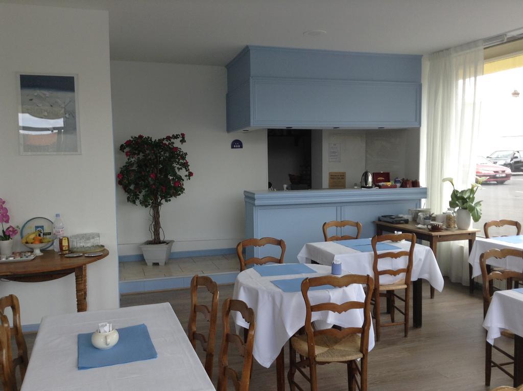 Hotel Du Parc Кабур Екстериор снимка